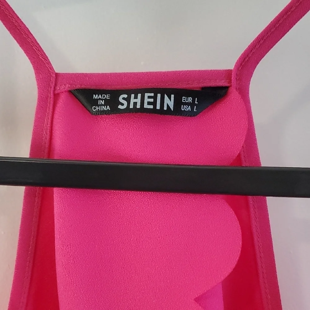 SHEIN Vibrant Pink Scalloped Camisole - Picture 2 of 4